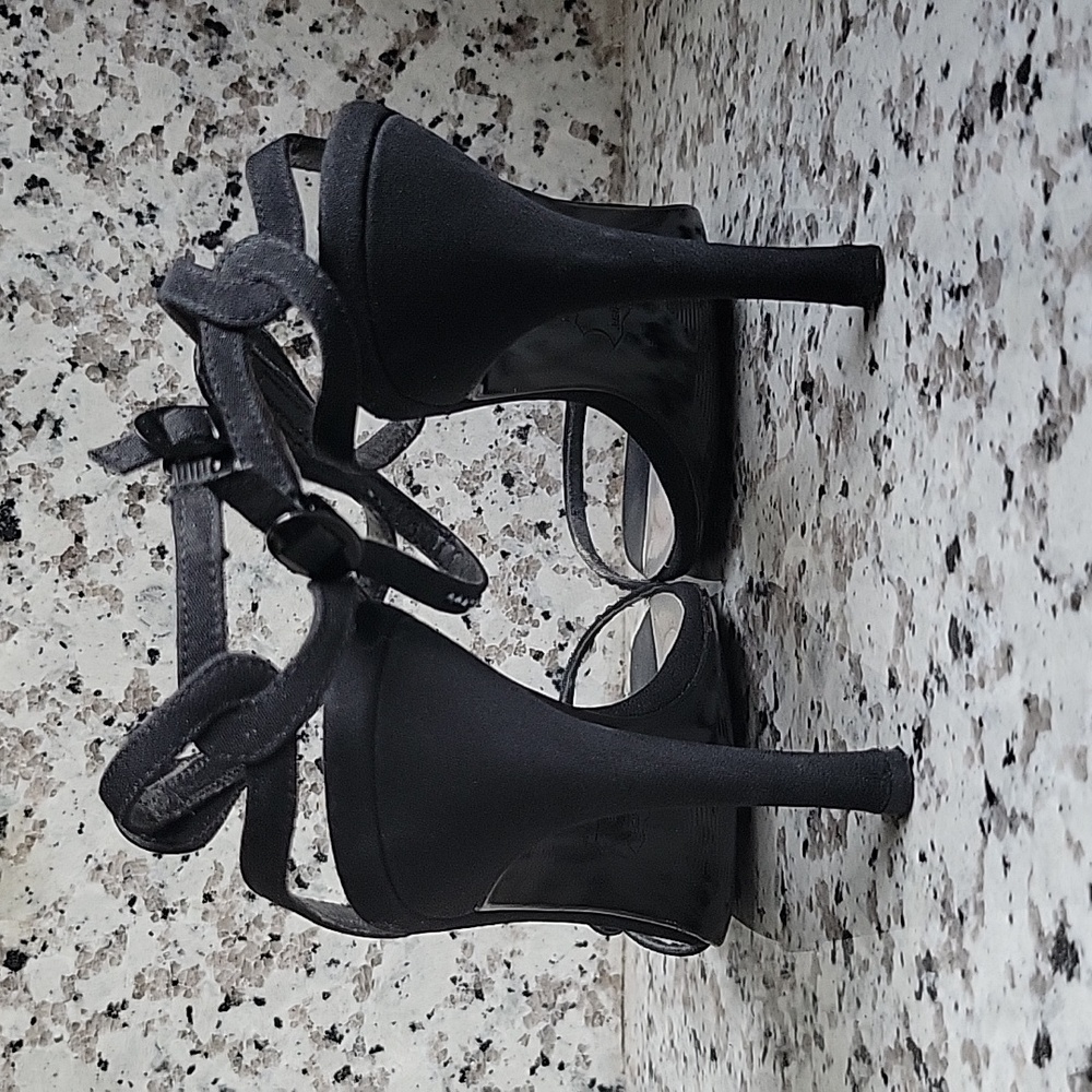 🔥🔥Special Free Offer!!🔥🔥 Preloved pair of Stuart Weitzman sandals US - Picture 6 of 10